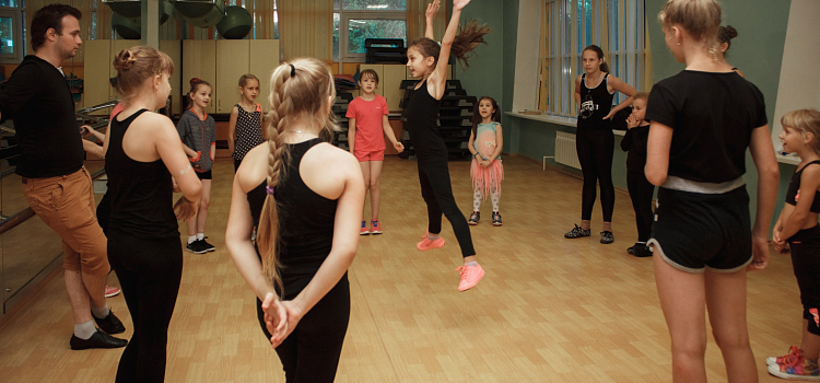 Юные красавицы готовятся к конкурсу «Yaroslavl Mini Miss-2015»_37518