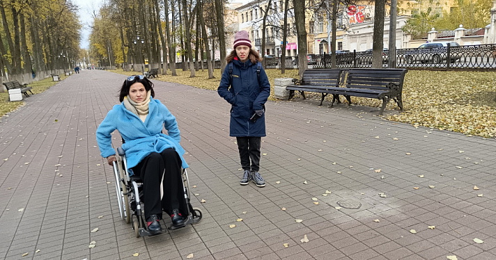 Министр туризма Ярославской области проехалась на инвалидной коляске по «Медвежьей тропе»
