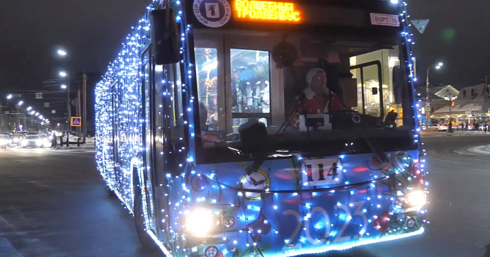 Меньше волшебства: в Ярославле останется один новогодний троллейбус