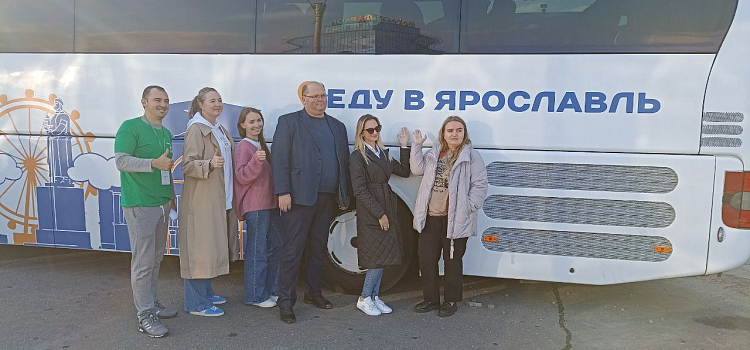 По дорогам России начал колесить автобус, рекламирующий Ярославскую область_251081