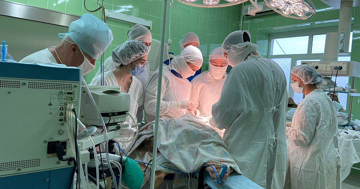 В Ярославле провели уникальную операцию на тазобедренном суставе ребенку_228537