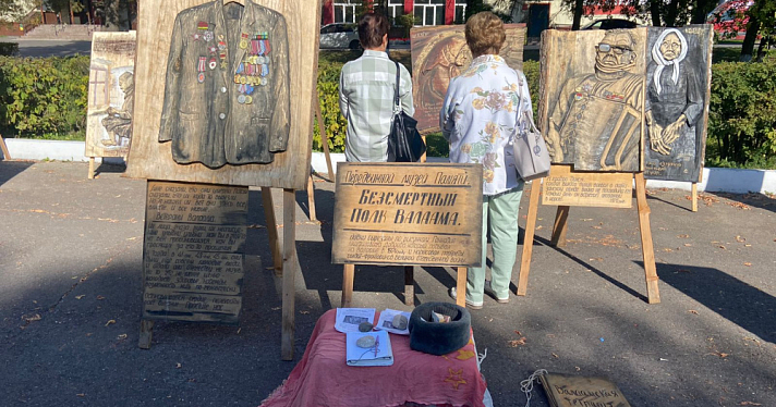 В Пречистом показали резные портреты инвалидов войны из «Бессмертного полка Валаама»
