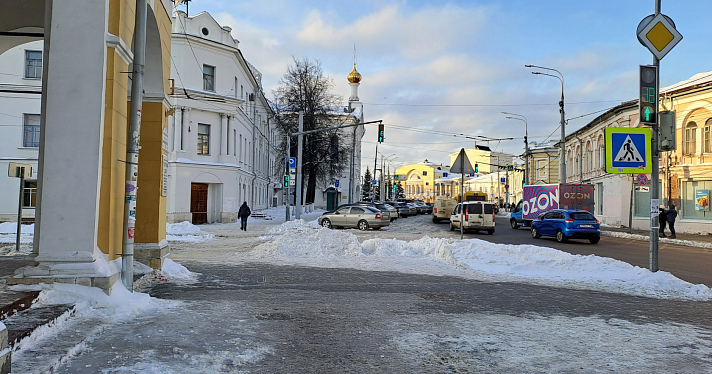 Ярославцы пожаловались на «смертоубийственные» тротуары с крупноформатной плиткой_265294