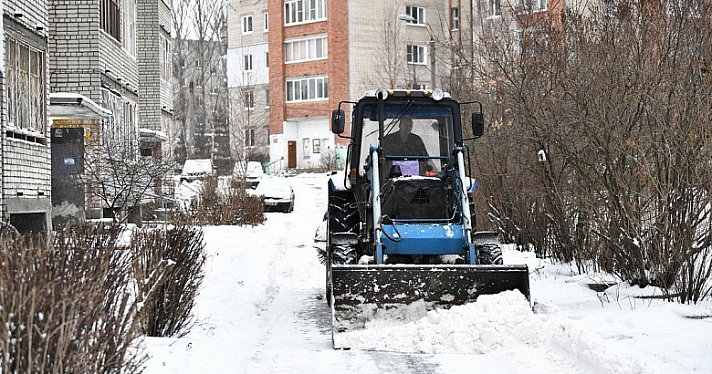 Дворы замело: в мэрии Ярославля рассказали, когда уберут снег