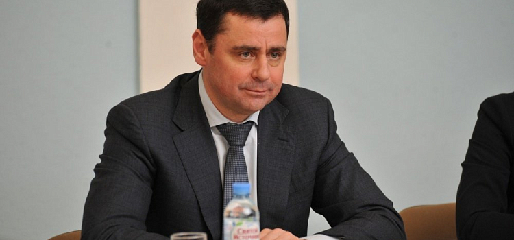 Дмитрий Миронов поручил приступить к восстановительным работам самого пострадавшего подъезда на Батова