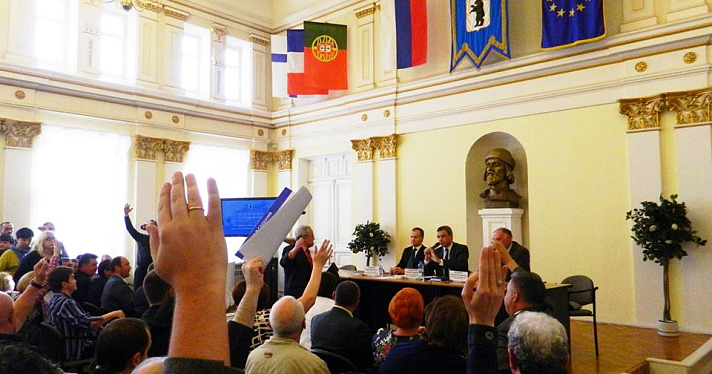  В мэрии Ярославля прошли публичные слушания по вопросу отмены прямых выборов мэра