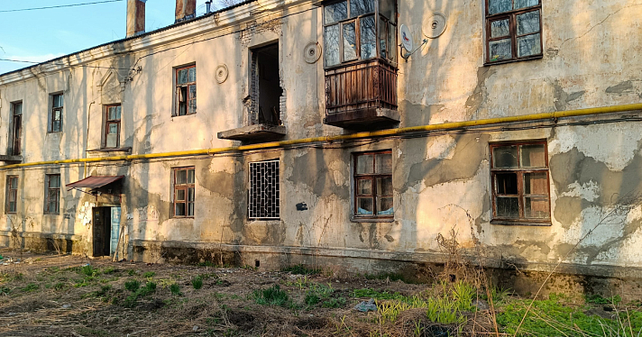 Ярославские следователи проверят, почему в расселенном аварийном доме осталась одна семья_237888