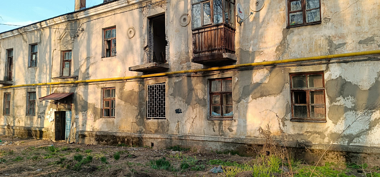Ярославские следователи проверят, почему в расселенном аварийном доме осталась одна семья_237888
