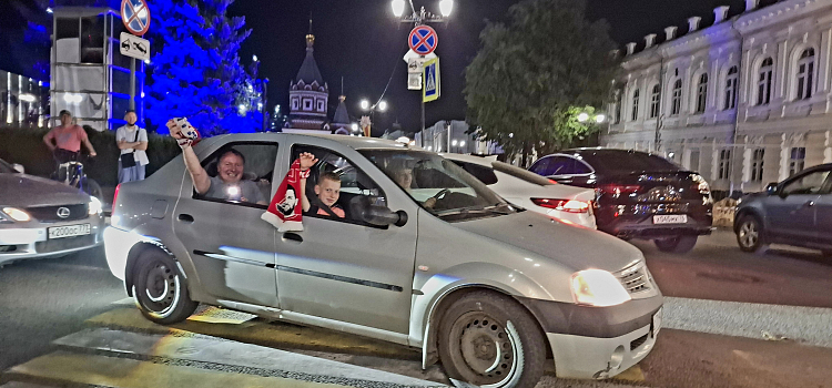 Они научили главному – верить в успех до конца. Как Ярославль встретил вторую подряд победу в Кубке Гагарина_316366