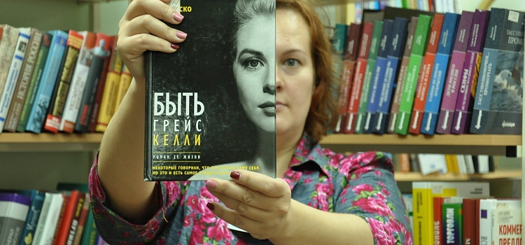 Отличная новость для тех, кто хотел примерить на себя образ любимого книжного героя: ярославская детская библиотека запустила букфейс-челлендж_160489