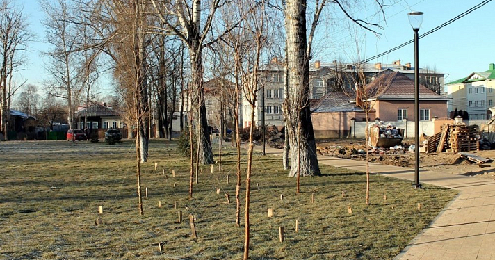 Активисты ОНФ проверили благоустройство Народной площади в Переславле-Залесском