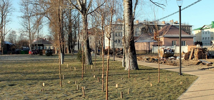 Активисты ОНФ проверили благоустройство Народной площади в Переславле-Залесском