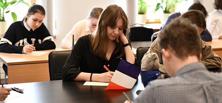 В Ярославле прошел Тотальный диктант на французском языке