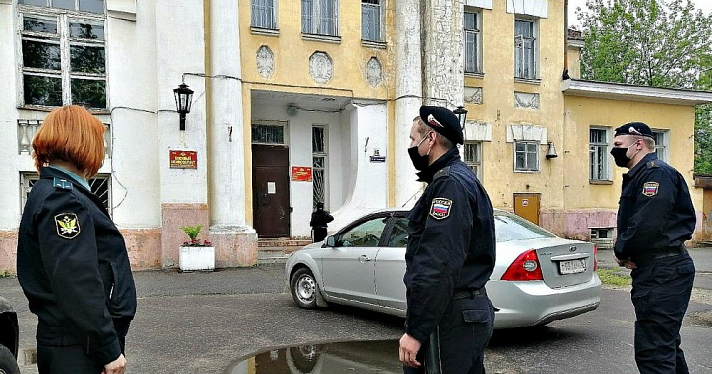 Ярославский военкомат на Ушинского закроют судебные приставы из-за аварийности здания