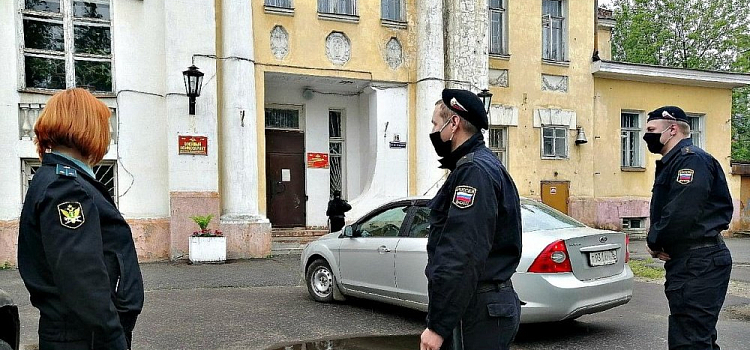 Ярославский военкомат на Ушинского закроют судебные приставы из-за аварийности здания