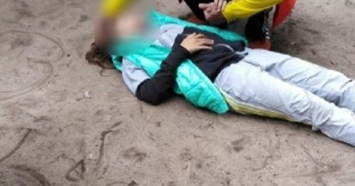На детской площадке в Брагине девочка упала с оборвавшегося каната_159820