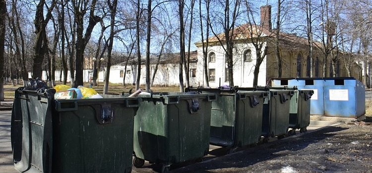 Для переноса мусорных контейнеров с городской земли во дворы мэрия Ярославля изменит правила благоустройства_157396