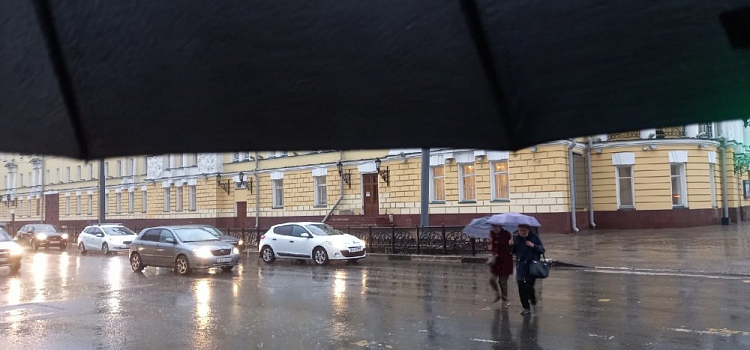 МЧС предупреждает ярославцев о грозе и граде