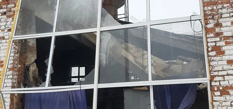 Без тепла осталось 300 человек: в ярославском селе обрушилась кровля котельной_311345