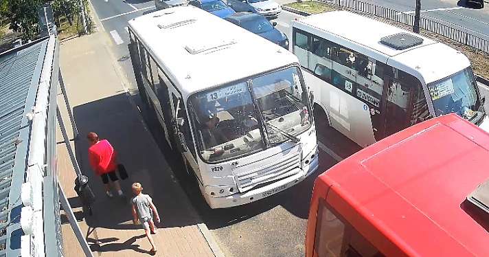 Два человека серьезно пострадали в Ярославле в очередной аварии с участием автобусов
