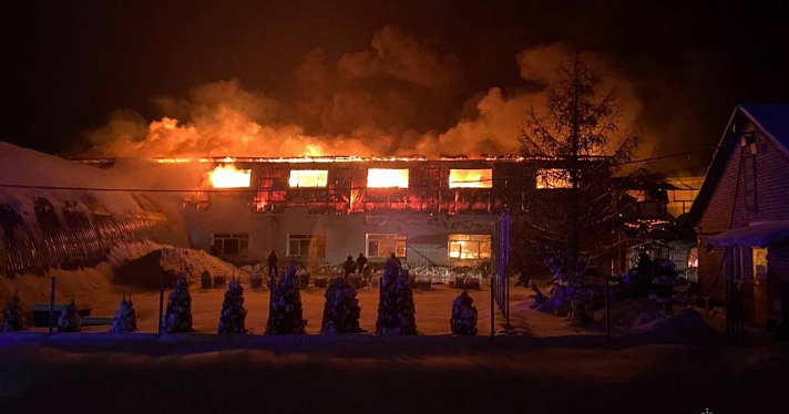 «На глазах навернулись слёзы»: власти Гаврилов-Яма рассказали об ущербе после пожара на гончарном заводе_261692