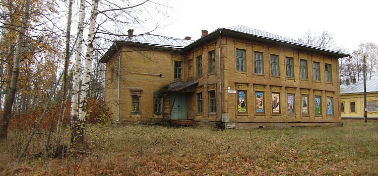 В Ярославской области выставили на продажу здание школы 1872 года постройки_325354