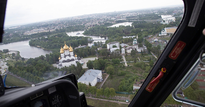 Ярославль облетел вертолет с иконой на борту_241814