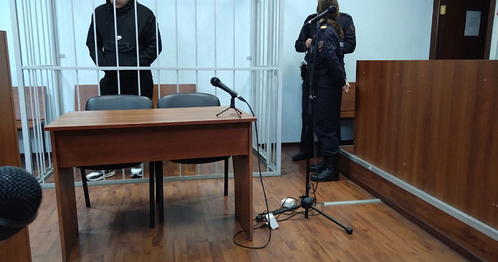 В Ярославле приговор суда услышал молодой мужчина, насмерть забивший бездомного у алкомаркета_264805
