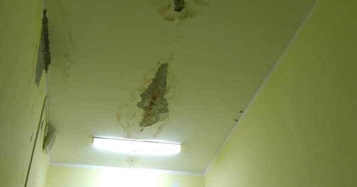 Потолок покрылся плесенью: в детском саду в Переславле не могут доделать ремонт_170569