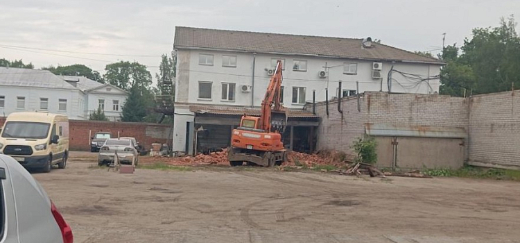 В Ярославле снесли историческое здание во дворе бывшей фабрики «Североход»