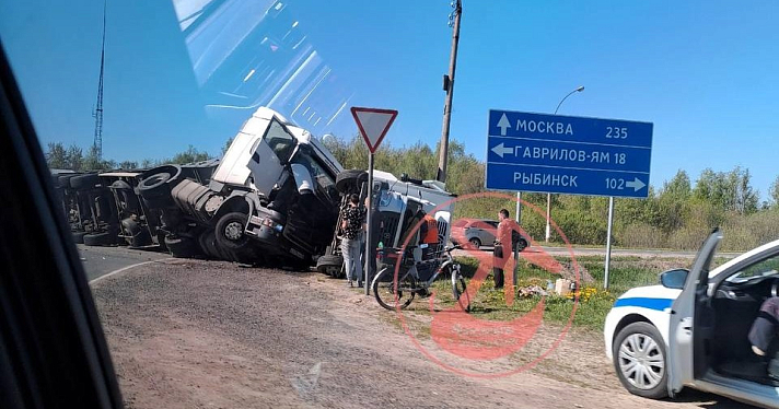 В Гаврилов-Ямском районе фура снесла фургон «Газон»