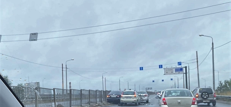 В Ярославле столкнулись три автомобиля