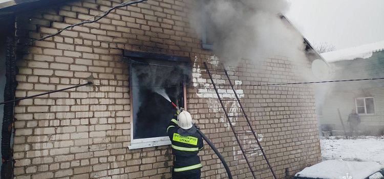 В Ярославской области при пожаре в загородном доме пострадал человек_287613