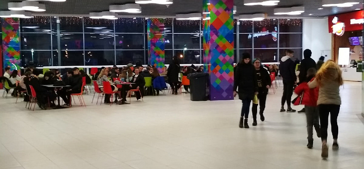 Суд в Ярославле взыскал 350 тысяч рублей с ТЦ за травму на крыльце