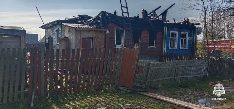 В Данилове при пожаре пострадал мужчина_315459
