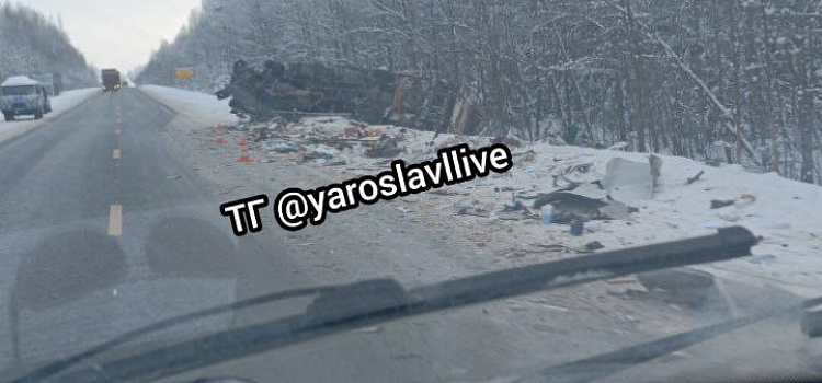 Лобовое столкновение: на трассе «Иваново – Ярославль» погибли водители двух фур_259240