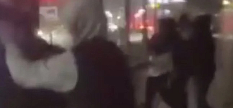 В Ярославле задержали подростков, избивших прохожих в Заволжском районе
