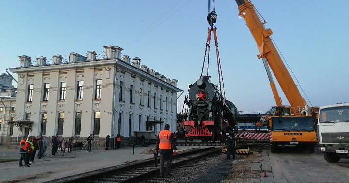 В Рыбинске установили памятник паровозу_165105