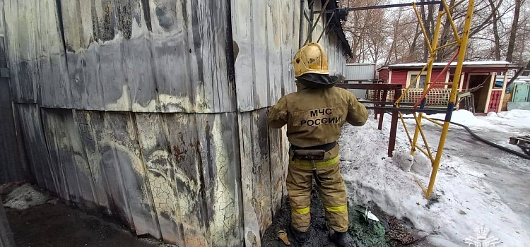 В Ярославле при пожаре в автосервисе пострадал человек_290626
