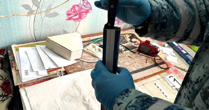 В Ярославской области мужчина во время застолья зарезал сожительницу