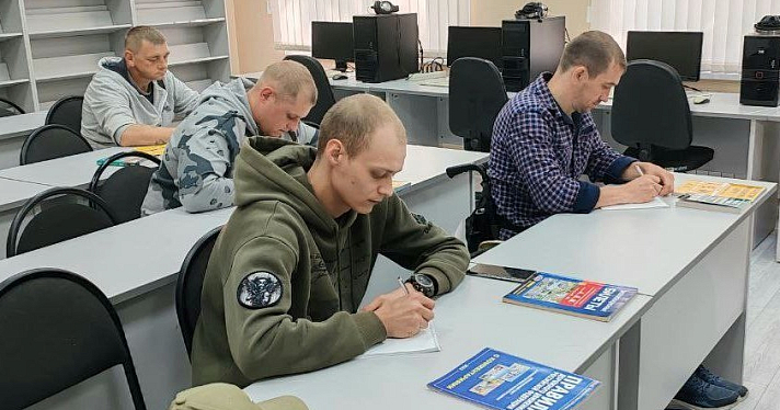 В Ярославской области реализуют программу обучения вождению участников СВО с ограниченными возможностями здоровья