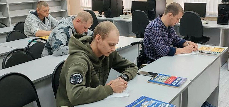 В Ярославской области реализуют программу обучения вождению участников СВО с ограниченными возможностями здоровья