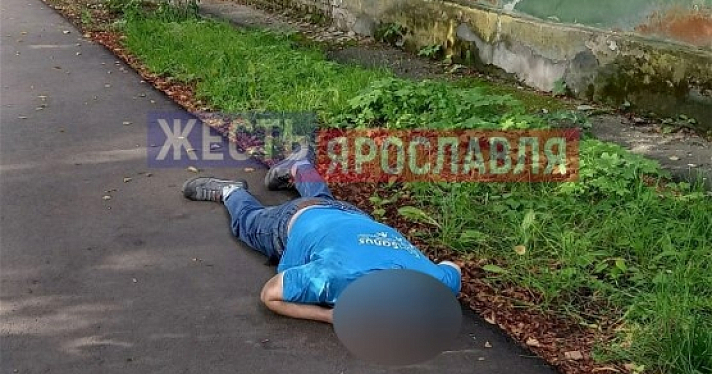 В Ярославле на тротуаре скончался мужчина