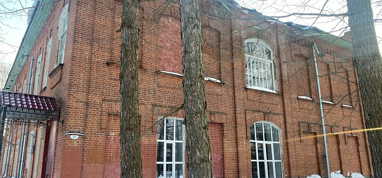 В селе Вятское здание школы выставили на торги _271163