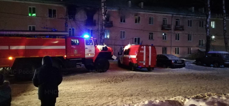 В Ярославской области загорелись квартиры в трёхэтажном жилом доме