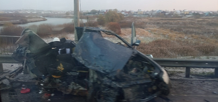 Официально: в Ярославле на окружной дороге в ДТП с фурой пострадал водитель_224695
