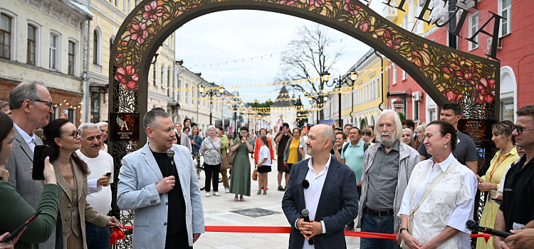 В центре Ярославля открыли «Улицу Ангела», галерею истории Золотого кольца и памятник Юрию Бычкову_318822