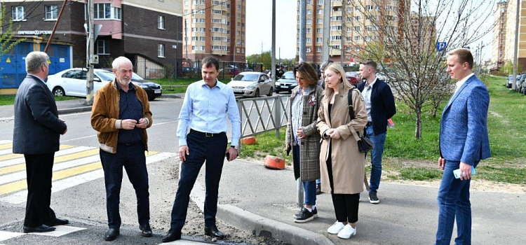 Мэр Ярославля проверил ремонт улицы Батова