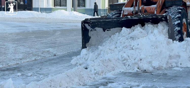 Просят убрать машины: в центре Ярославля продолжается ночная уборка улиц