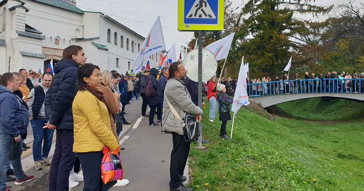 В поддержку референдумов: ярославцы собрались в центре города на митинге-концерте_222130